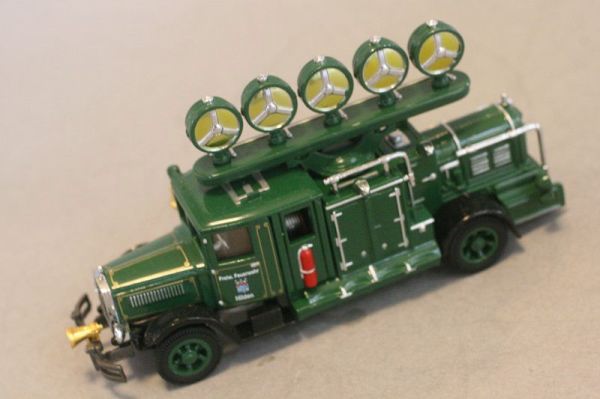 MATCHBOX 37632 メルセデス・サーチライト・トラック